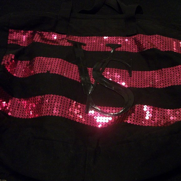 VICTORIAS SECRET SEQUIsNED LG OVERNIGHT BAG - Picture 2 of 7
